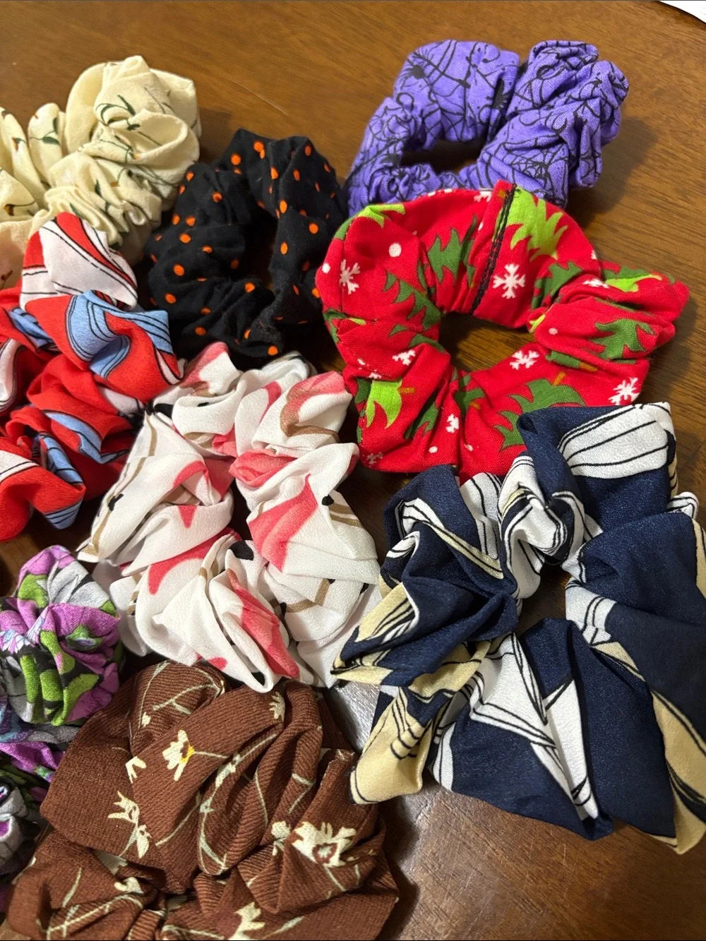 12 assorted scrunchies